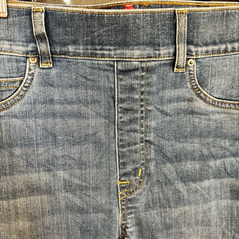 Spanx Everywear Flare Blue Jeans - size M​​ - Picture 3 of 9
